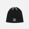 SKULLCAP MIT SICHTBAREN NÄHTEN