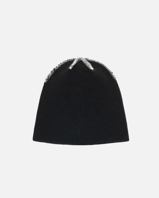 SKULLCAP MIT SICHTBAREN NÄHTEN